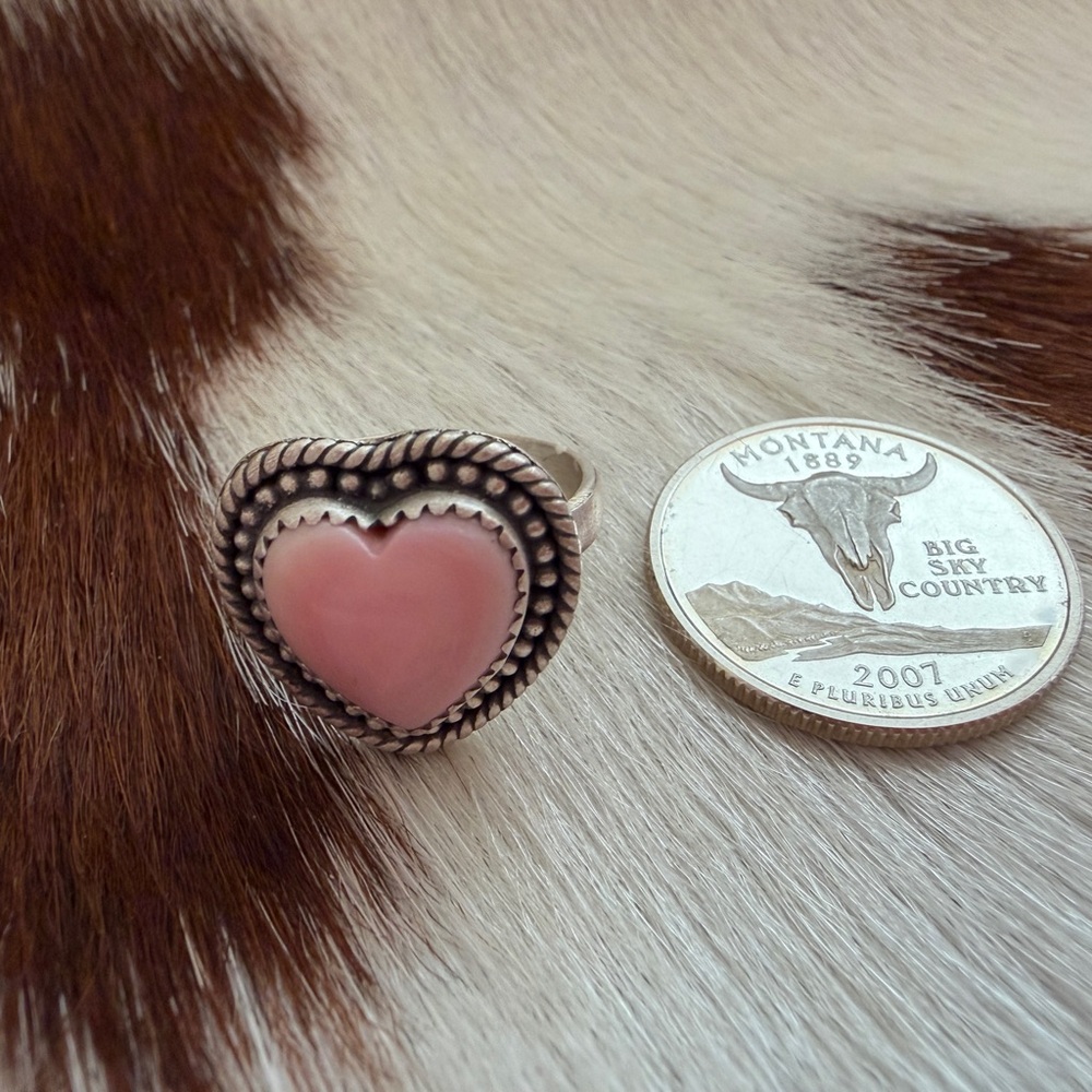 ❤️ Queen Pink Conch Heart Ring Sterling Silver Navajo Style ADJ Size 5 to 8.5 - Picture 7 of 15